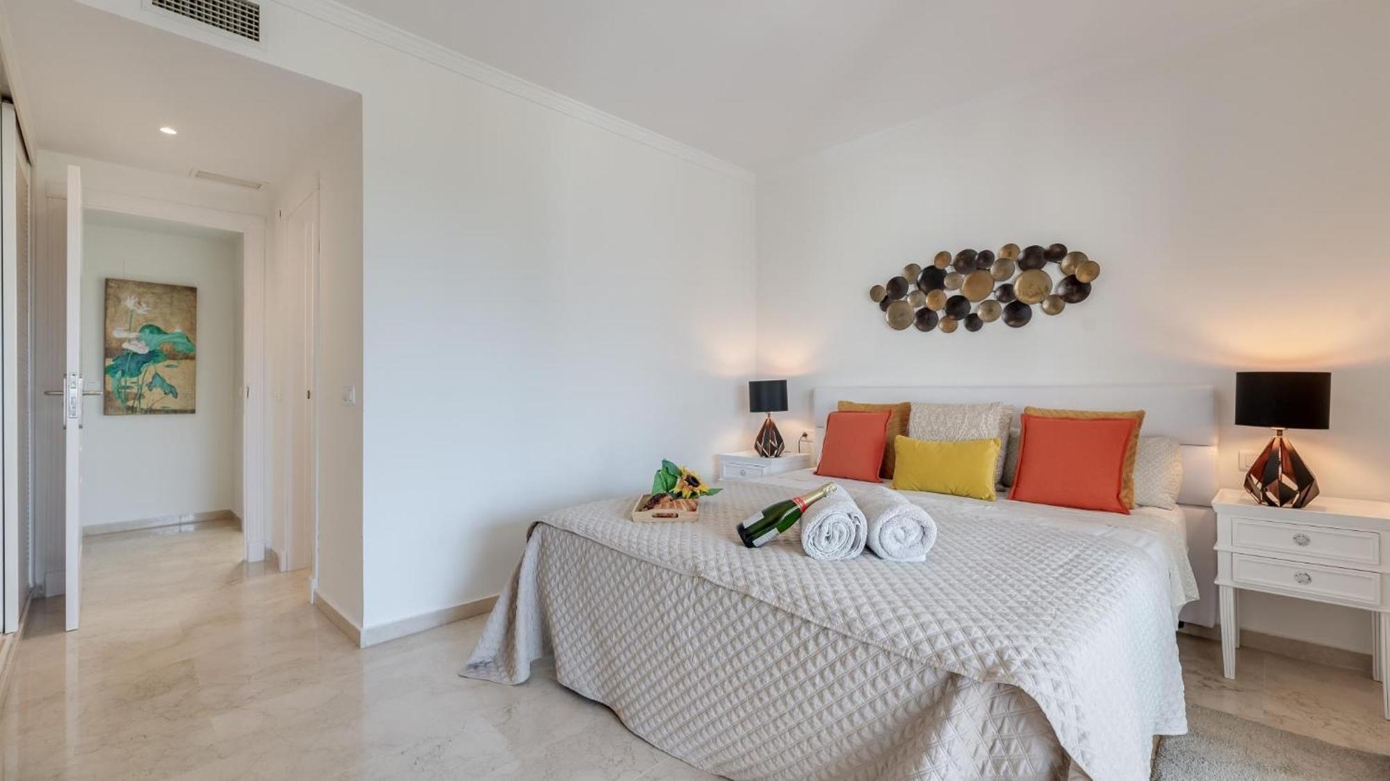 Mediterranean Getaway Seaviews At Puerto Banus Apartemen